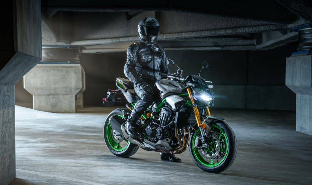 Quel support téléphone pour la Kawasaki Z900 ?