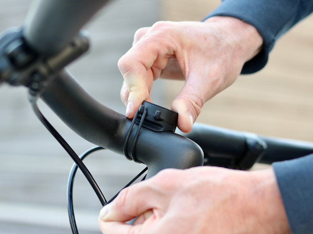 Packen Sie 2 Fahrradtelefonhalter ein